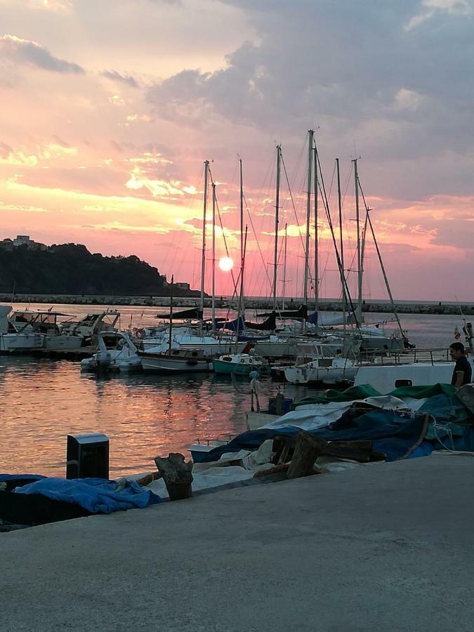 Casa Geltrude Al Porto Procida Exterior foto