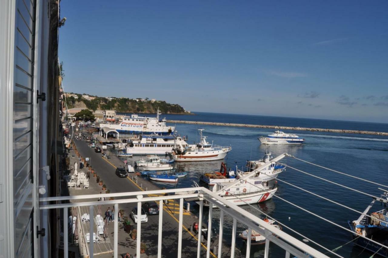 Casa Geltrude Al Porto Procida Exterior foto