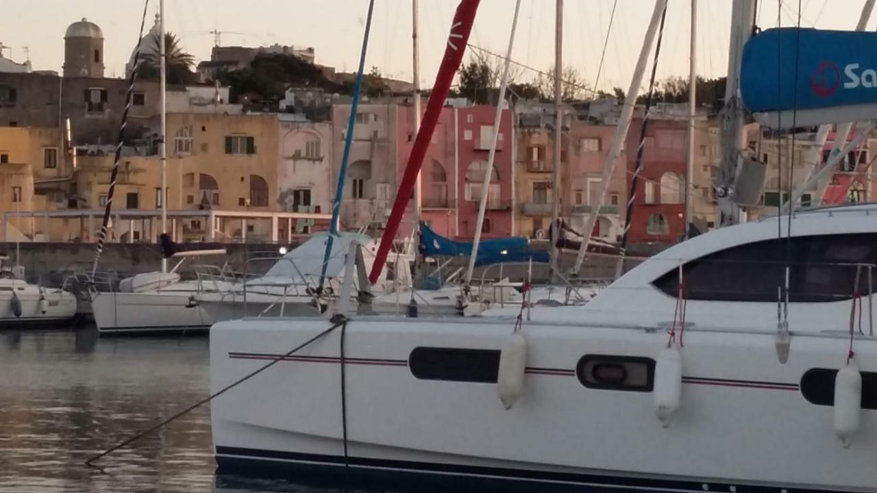 Casa Geltrude Al Porto Procida Exterior foto